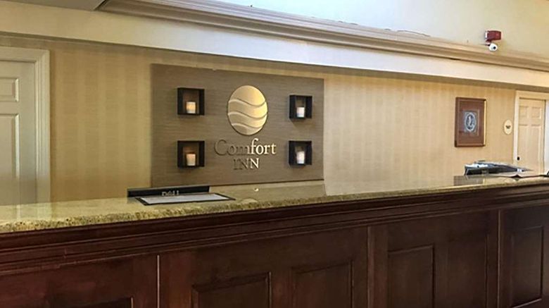 <b>Comfort Inn Springfield Lobby</b>. Images powered by <a href="https://iceportal.shijigroup.com/" title="IcePortal" target="_blank">IcePortal</a>.