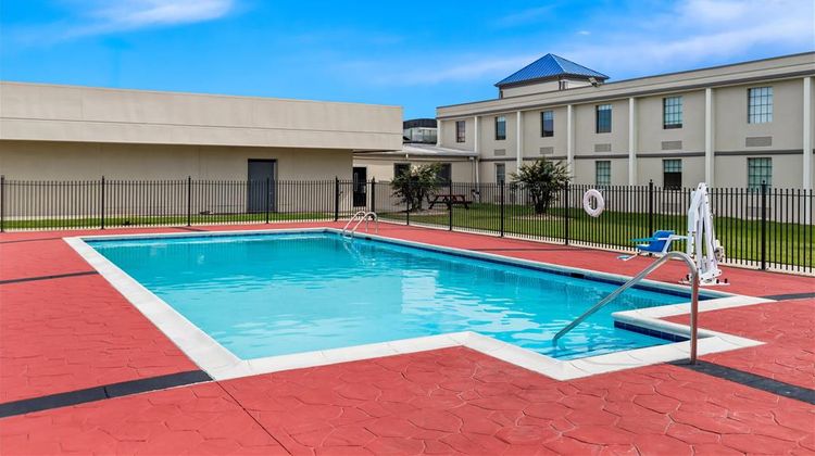 Suburban Studios Chester I-95 Pool