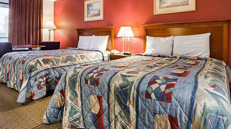 Econo Lodge Richmond North Room