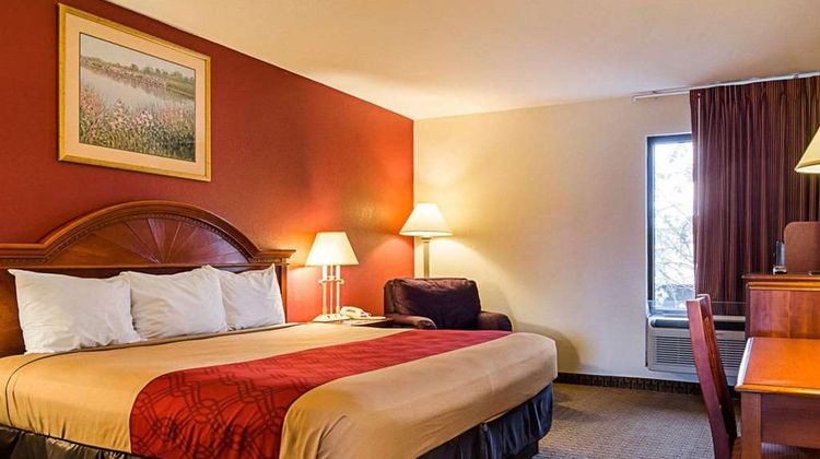 Econo Lodge Richmond North Room