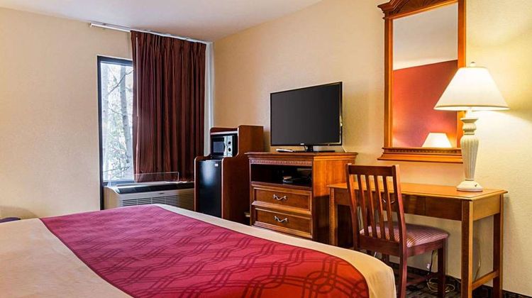 Econo Lodge Richmond North Room