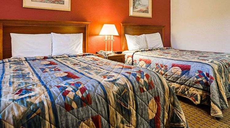 Econo Lodge Richmond North Room