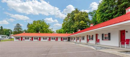 Econo Lodge Saint Albans Exterior