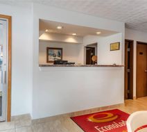 Econo Lodge Saint Albans Lobby
