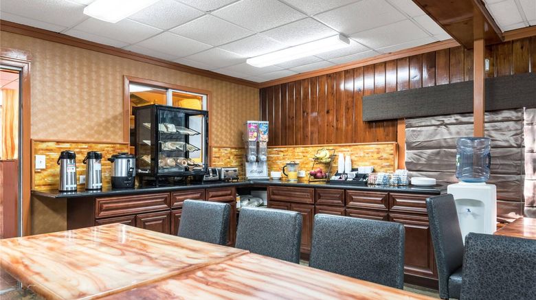 <b>Econo Lodge Rutland Restaurant</b>. Images powered by <a href="https://iceportal.shijigroup.com/" title="IcePortal" target="_blank">IcePortal</a>.