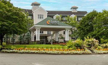 Comfort Inn & Suites Near Burke Mountain