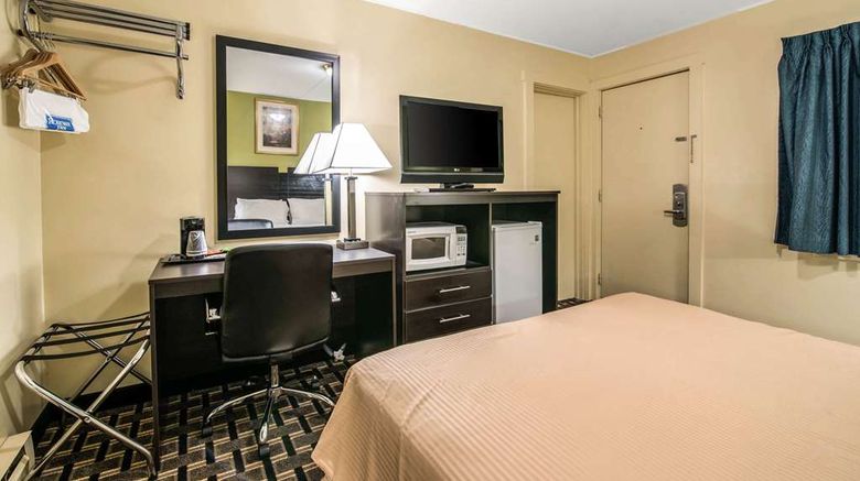 <b>Rodeway Inn Rutland Killington Room</b>. Images powered by <a href="https://iceportal.shijigroup.com/" title="IcePortal" target="_blank">IcePortal</a>.