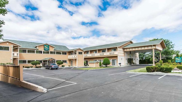 Quality Inn Exterior