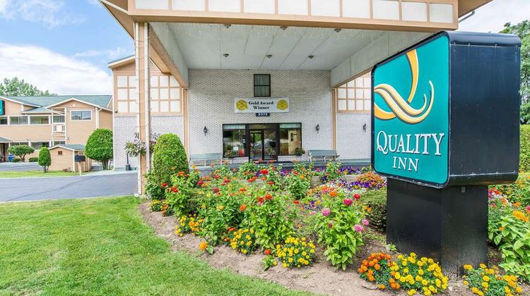 Quality Inn Exterior