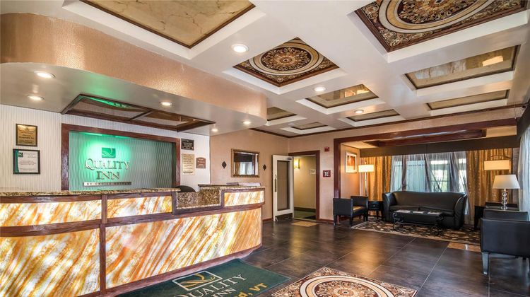 Quality Inn Rutland Lobby