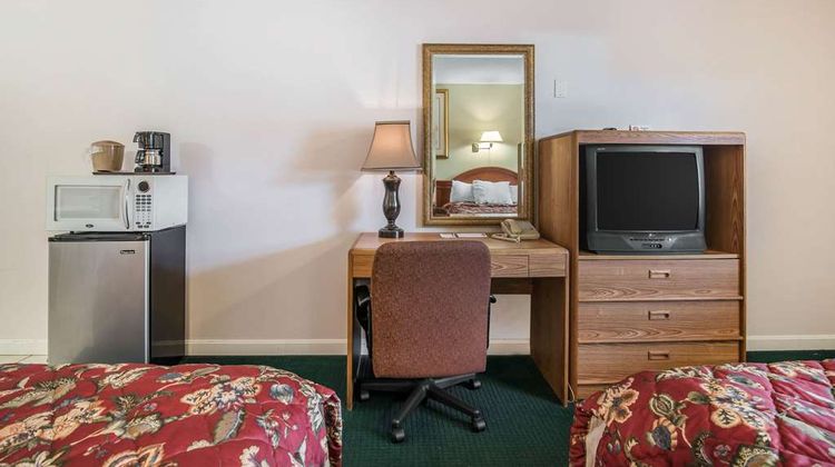 Rodeway Inn Bellows Falls Room