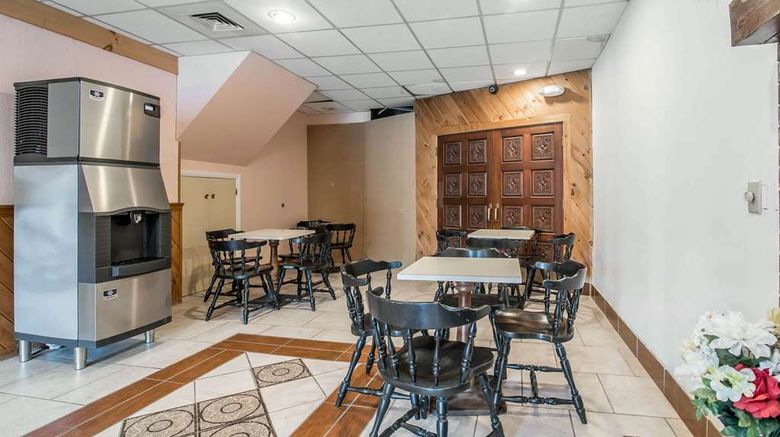 <b>Rodeway Inn Bellows Falls Restaurant</b>. Images powered by <a href="https://iceportal.shijigroup.com/" title="IcePortal" target="_blank">IcePortal</a>.