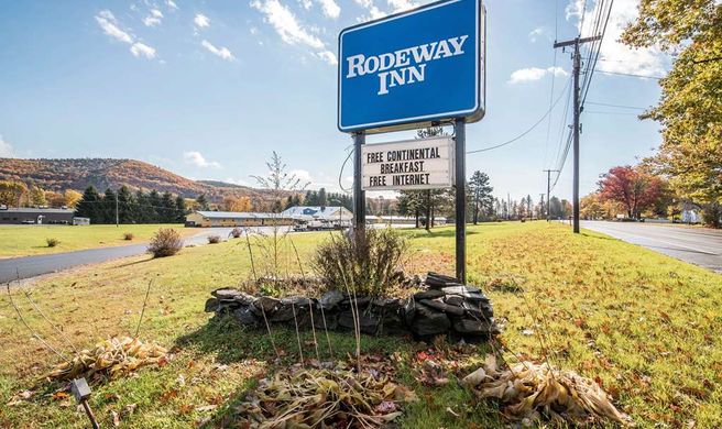 Rodeway Inn Bellows Falls Exterior