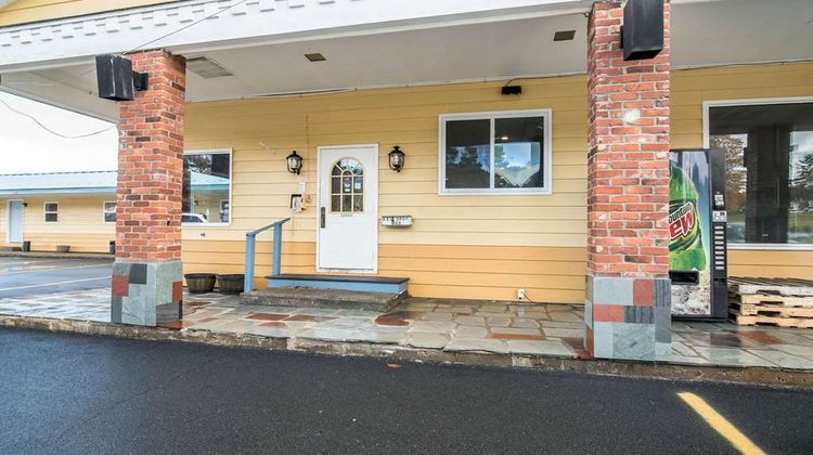 Rodeway Inn Bellows Falls Exterior