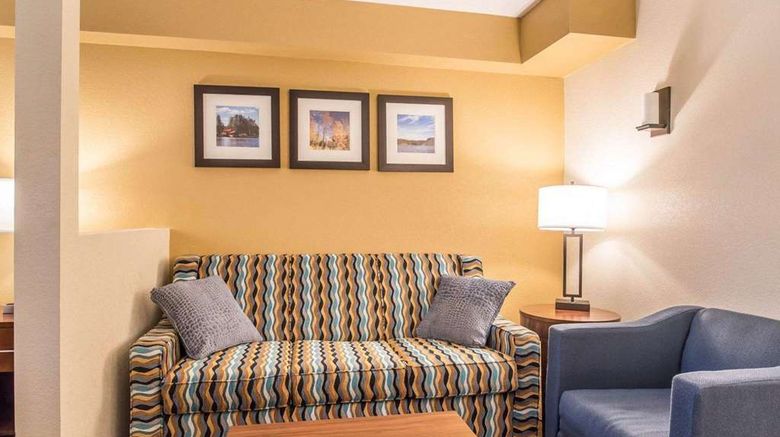 <b>Comfort Inn Suite</b>. Images powered by <a href="https://iceportal.shijigroup.com/" title="IcePortal" target="_blank">IcePortal</a>.