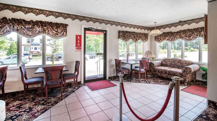 Econo Lodge Brattleboro South Lobby