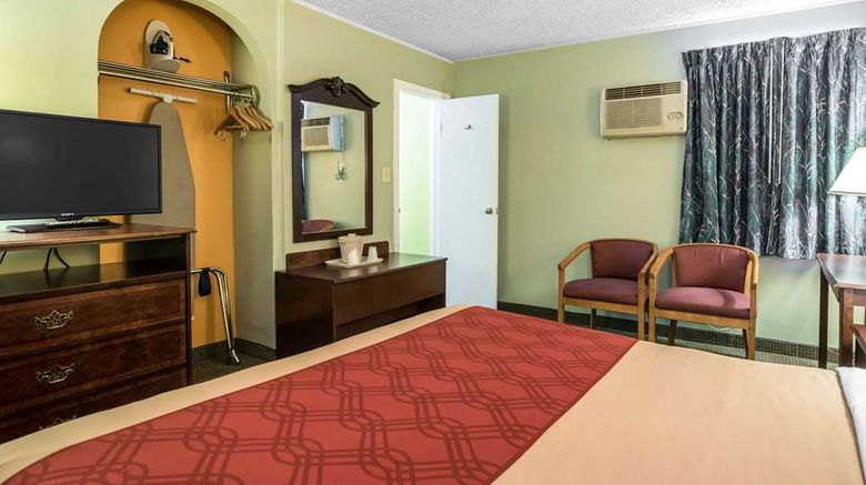 <b>Econo Lodge Brattleboro South Room</b>. Images powered by <a href="https://iceportal.shijigroup.com/" title="IcePortal" target="_blank">IcePortal</a>.