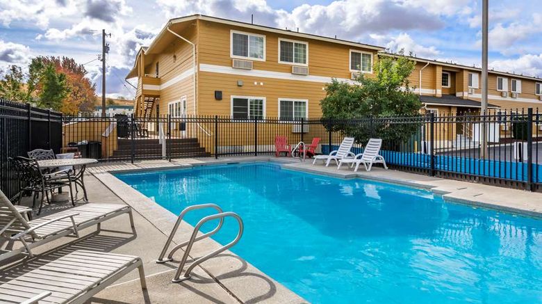 <b>Quality Inn Paradise Creek Pool</b>. Images powered by <a href="https://iceportal.shijigroup.com/" title="IcePortal" target="_blank">IcePortal</a>.