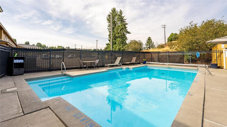 <b>Quality Inn Paradise Creek Pool</b>. Images powered by <a href="https://iceportal.shijigroup.com/" title="IcePortal" target="_blank">IcePortal</a>.