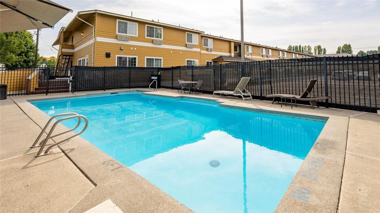 <b>Quality Inn Paradise Creek Pool</b>. Images powered by <a href="https://iceportal.shijigroup.com/" title="IcePortal" target="_blank">IcePortal</a>.