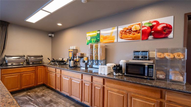 <b>Quality Inn Paradise Creek Restaurant</b>. Images powered by <a href="https://iceportal.shijigroup.com/" title="IcePortal" target="_blank">IcePortal</a>.