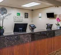 Quality Inn and Suites Vancouver North Lobby