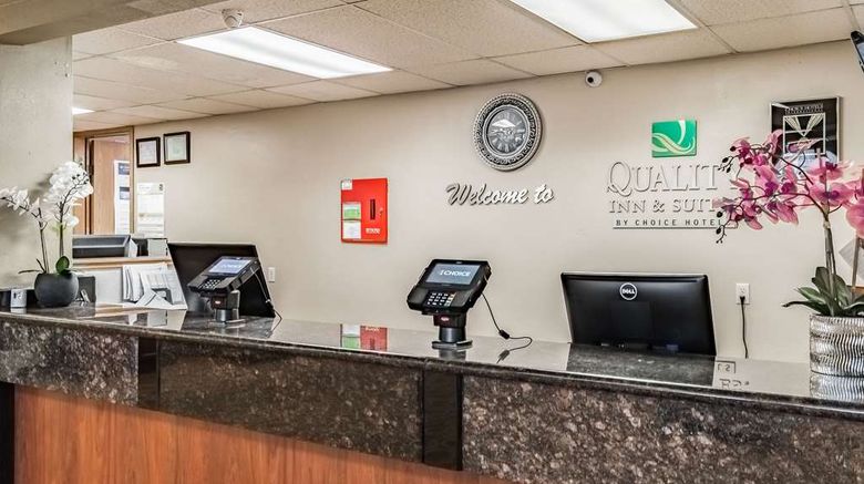 <b>Quality Inn and Suites Vancouver North Lobby</b>. Images powered by <a href="https://iceportal.shijigroup.com/" title="IcePortal" target="_blank">IcePortal</a>.