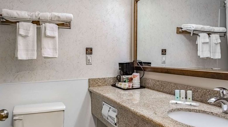 <b>Quality Inn and Suites Vancouver North Room</b>. Images powered by <a href="https://iceportal.shijigroup.com/" title="IcePortal" target="_blank">IcePortal</a>.