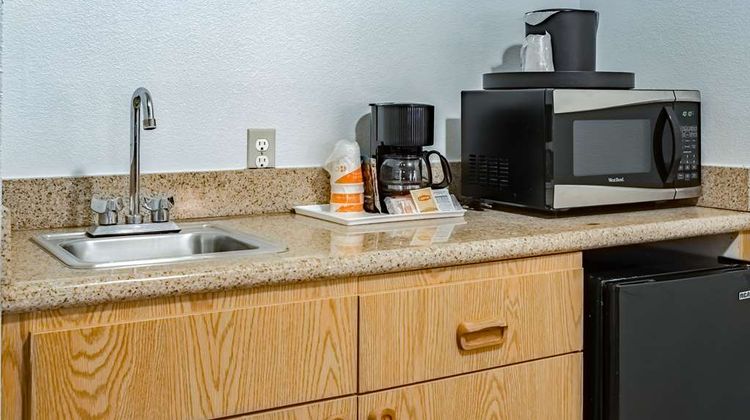 Quality Inn and Suites Vancouver North Suite