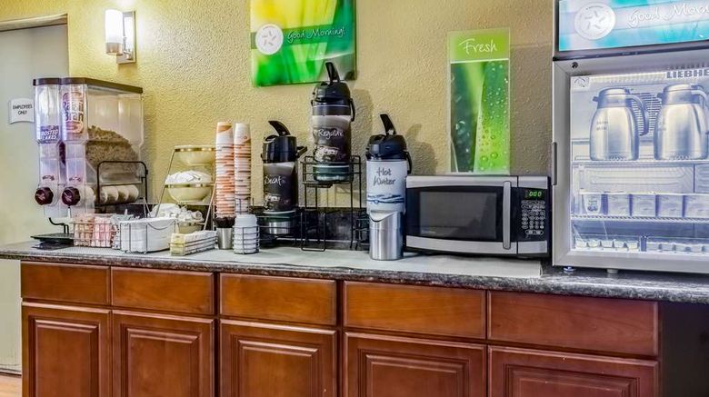 <b>Quality Inn and Suites Vancouver North Restaurant</b>. Images powered by <a href="https://iceportal.shijigroup.com/" title="IcePortal" target="_blank">IcePortal</a>.