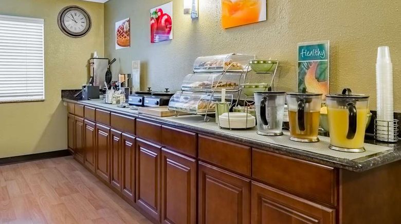 <b>Quality Inn and Suites Vancouver North Restaurant</b>. Images powered by <a href="https://iceportal.shijigroup.com/" title="IcePortal" target="_blank">IcePortal</a>.
