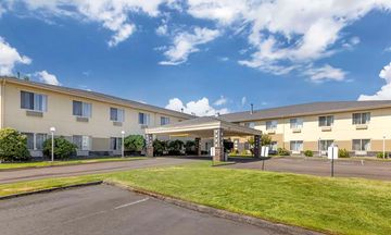 Comfort Suites near Vancouver Mall