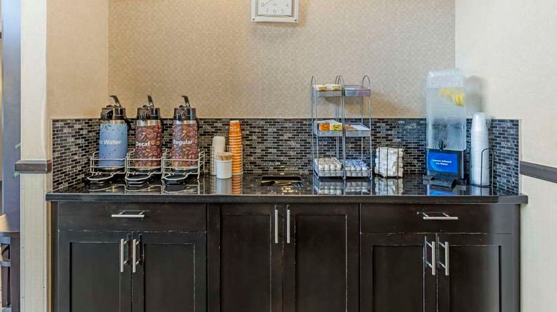 <b>Comfort Suites near Vancouver Mall Lobby</b>. Images powered by <a href="https://iceportal.shijigroup.com/" title="IcePortal" target="_blank">IcePortal</a>.