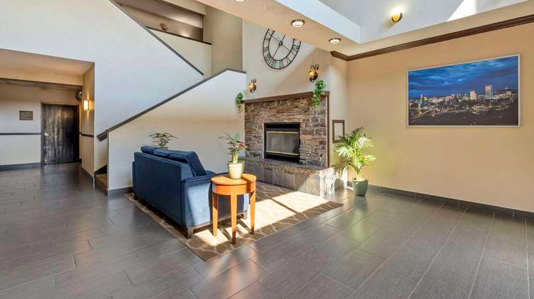 Comfort Suites near Vancouver Mall Lobby