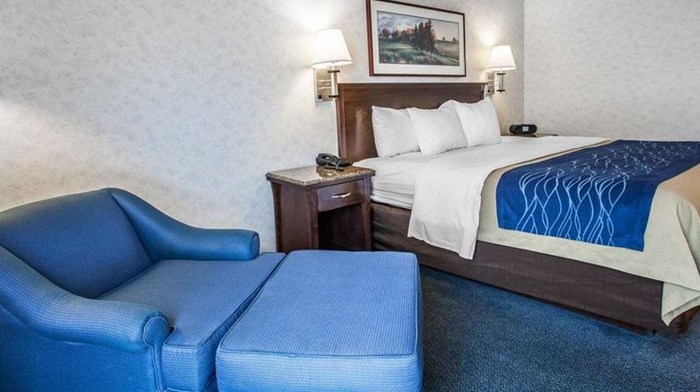 <b>Comfort Inn Suite</b>. Images powered by <a href="https://iceportal.shijigroup.com/" title="IcePortal" target="_blank">IcePortal</a>.