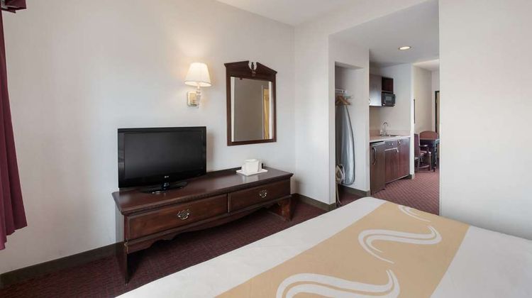 Quality Inn Grand Suites Bellingham Suite