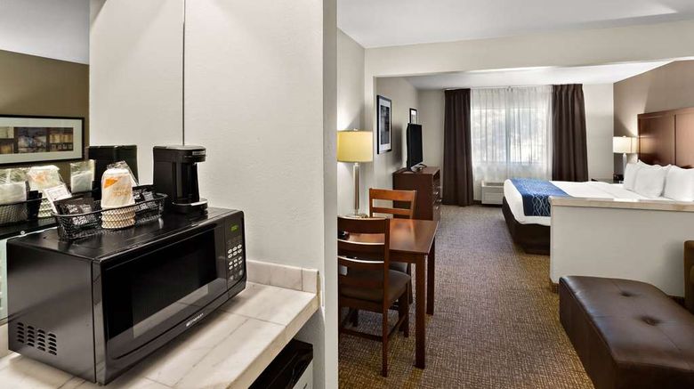 <b>Comfort Inn Suite</b>. Images powered by <a href="https://iceportal.shijigroup.com/" title="IcePortal" target="_blank">IcePortal</a>.