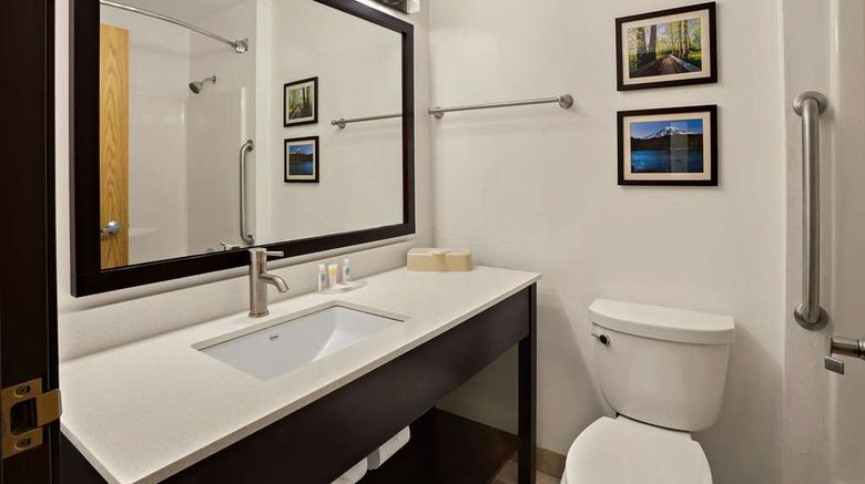 <b>Comfort Inn Room</b>. Images powered by <a href="https://iceportal.shijigroup.com/" title="IcePortal" target="_blank">IcePortal</a>.