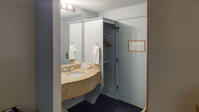 <b>Rodeway Inn Seattle Airport Room</b>. Images powered by <a href="https://iceportal.shijigroup.com/" title="IcePortal" target="_blank">IcePortal</a>.