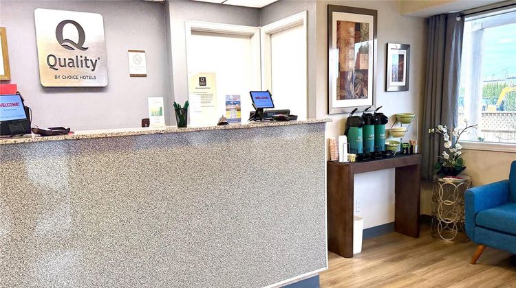 Quality Inn Mount Vernon Lobby