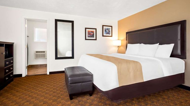 Quality Inn Uptown Room