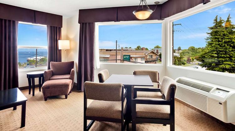 Quality Inn Uptown Room