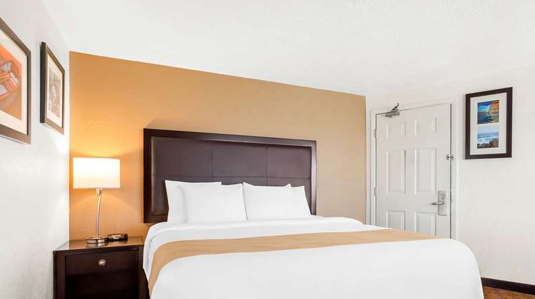 <b>Quality Inn Uptown Room</b>. Images powered by <a href="https://iceportal.shijigroup.com/" title="IcePortal" target="_blank">IcePortal</a>.