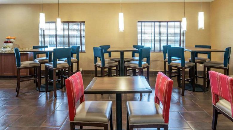 <b>Comfort Suites Restaurant</b>. Images powered by <a href="https://iceportal.shijigroup.com/" title="IcePortal" target="_blank">IcePortal</a>.