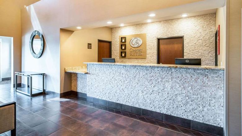 <b>Comfort Suites Lobby</b>. Images powered by <a href="https://iceportal.shijigroup.com/" title="IcePortal" target="_blank">IcePortal</a>.