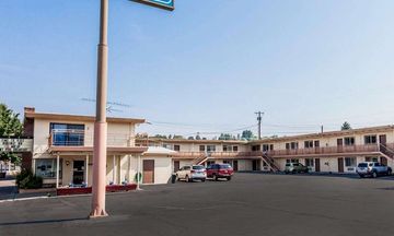 Rodeway Inn & Suites