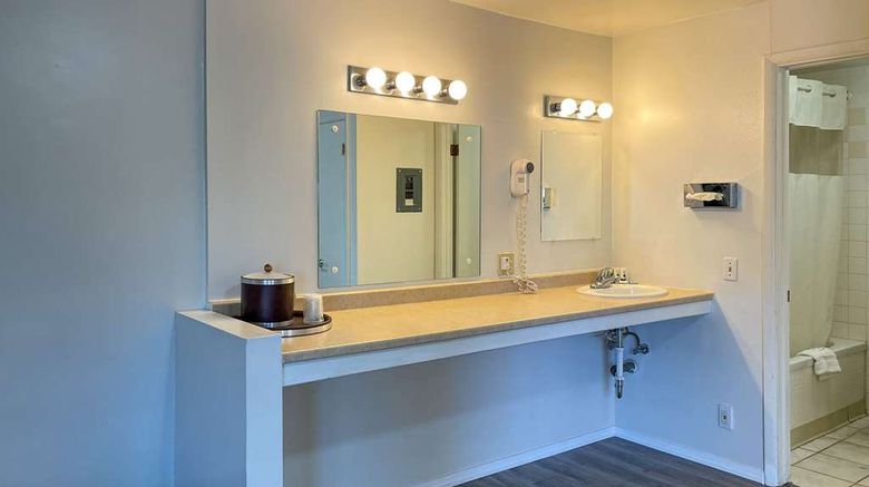<b>Rodeway Inn & Suites Suite</b>. Images powered by <a href="https://iceportal.shijigroup.com/" title="IcePortal" target="_blank">IcePortal</a>.