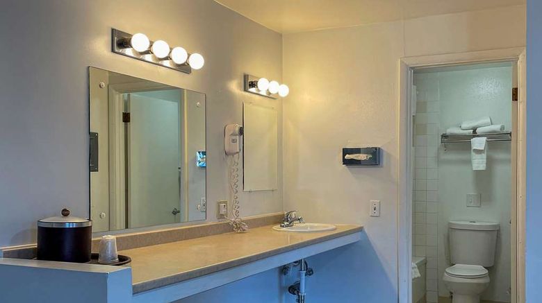 <b>Rodeway Inn & Suites Suite</b>. Images powered by <a href="https://iceportal.shijigroup.com/" title="IcePortal" target="_blank">IcePortal</a>.