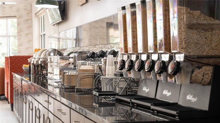Comfort Suites Airport Restaurant