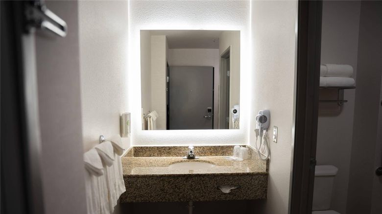 <b>Comfort Suites Airport Room</b>. Images powered by <a href="https://iceportal.shijigroup.com/" title="IcePortal" target="_blank">IcePortal</a>.